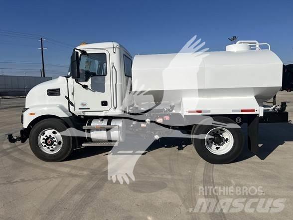 Mack MD6 Tovornjaki cisterne