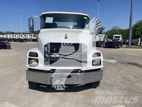 Mack MD6 Vlačilci