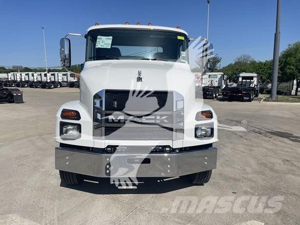 Mack MD6 Vlačilci