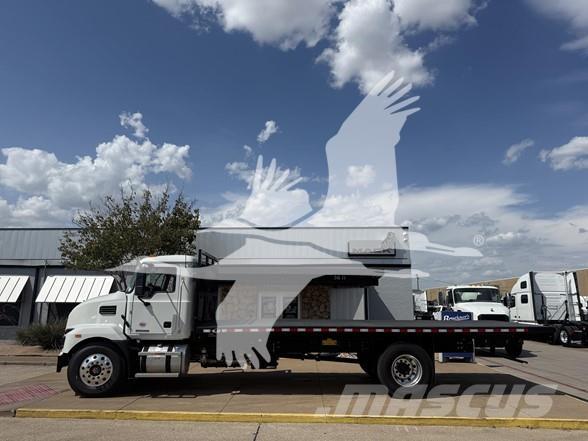 Mack MD6 Tovornjaki s kesonom/platojem