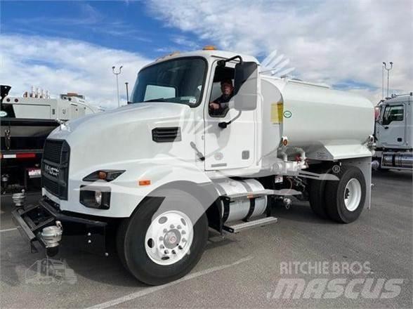 Mack MD7 Tovornjaki cisterne