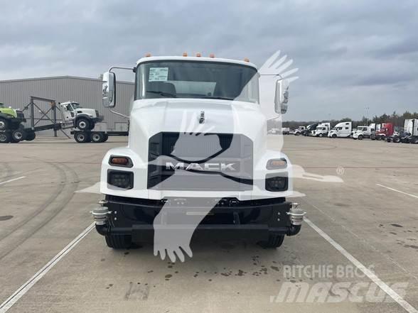 Mack MD7 Tovornjaki cisterne