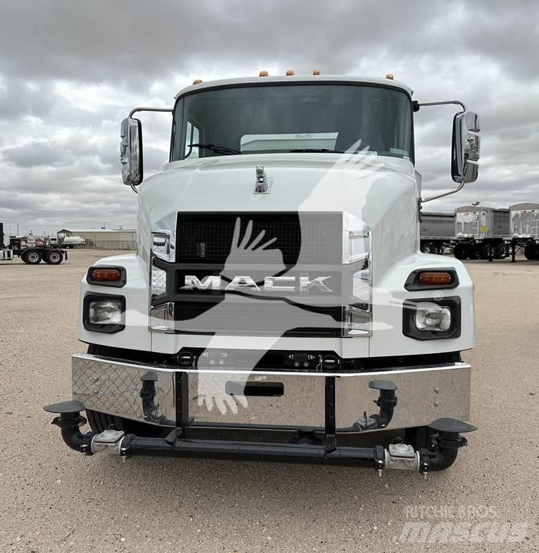 Mack MD7 Tovornjaki cisterne