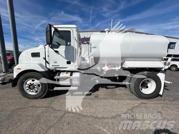 Mack MD7 Tovornjaki cisterne