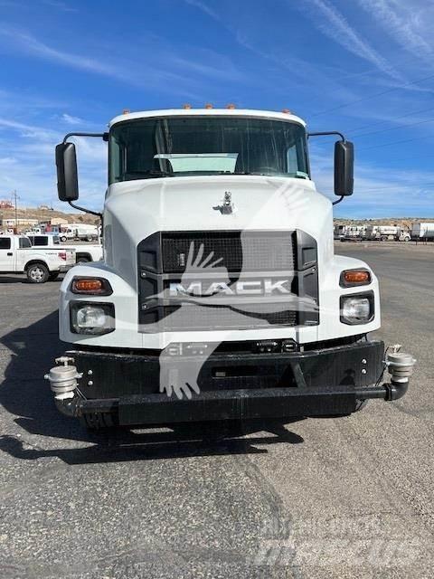 Mack MD7 Tovornjaki cisterne