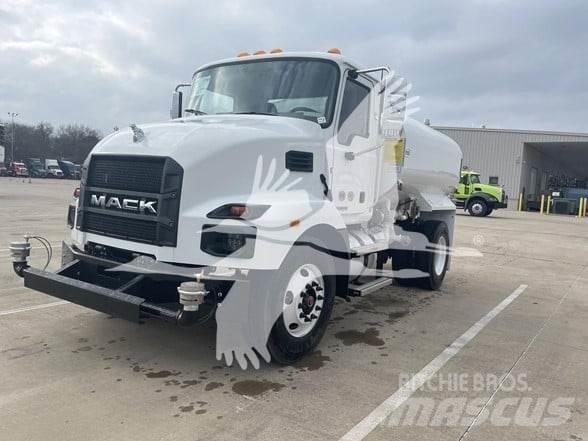 Mack MD7 Tovornjaki cisterne