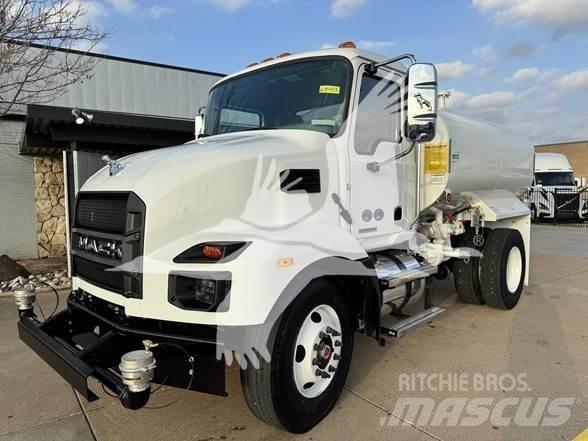Mack MD7 Tovornjaki cisterne