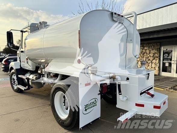 Mack MD7 Tovornjaki cisterne