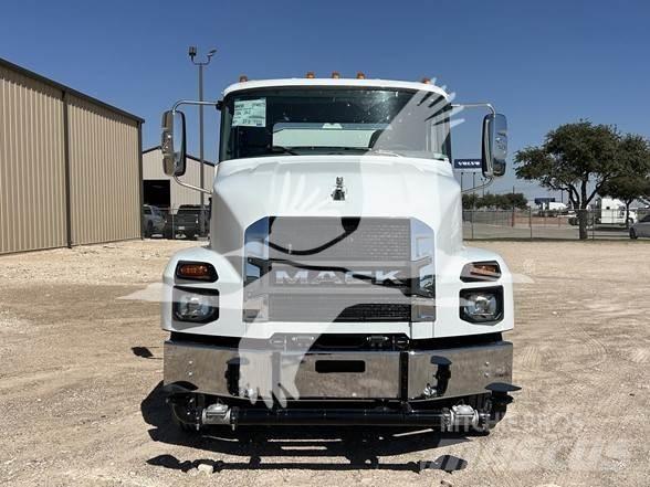 Mack MD7 Tovornjaki cisterne