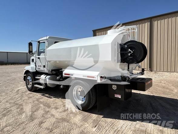 Mack MD7 Tovornjaki cisterne