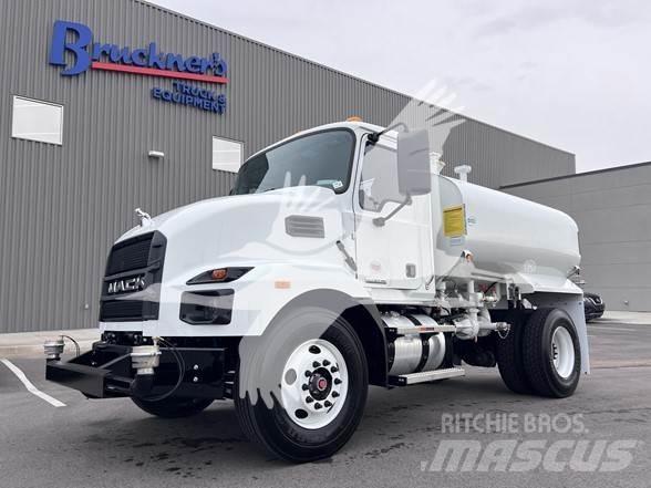 Mack MD7 Tovornjaki cisterne