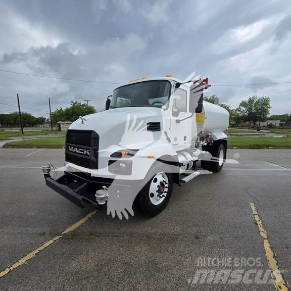 Mack MD7 Tovornjaki cisterne