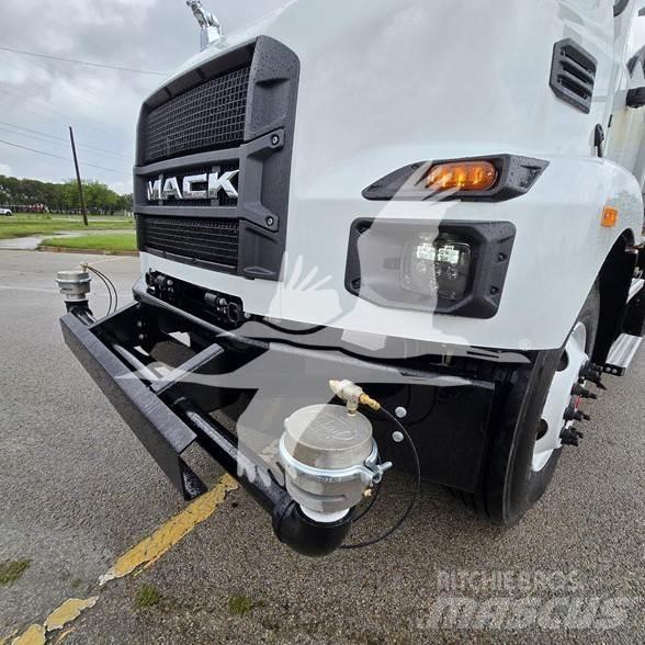 Mack MD7 Tovornjaki cisterne