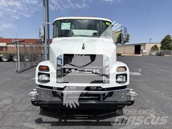 Mack MD7 Tovornjaki cisterne
