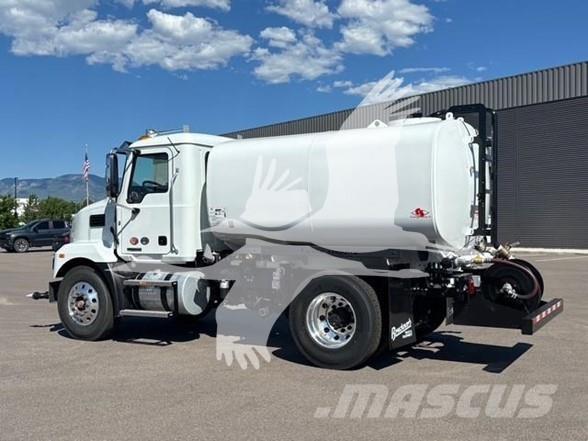Mack MD7 Tovornjaki cisterne