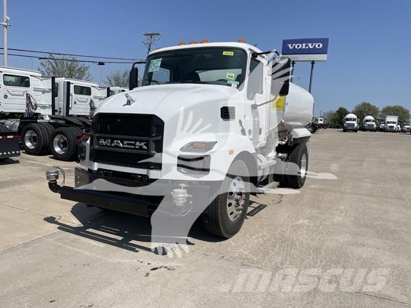 Mack MD7 Tovornjaki cisterne