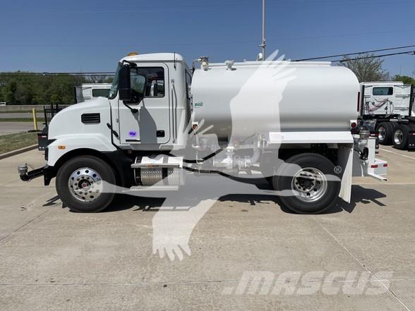 Mack MD7 Tovornjaki cisterne