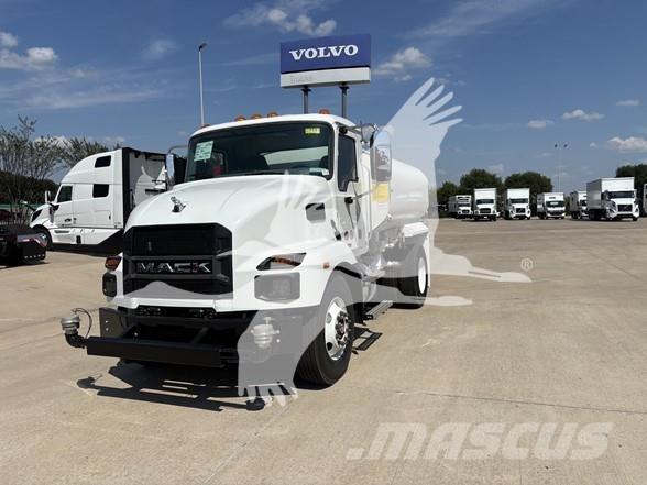 Mack MD7 Tovornjaki cisterne