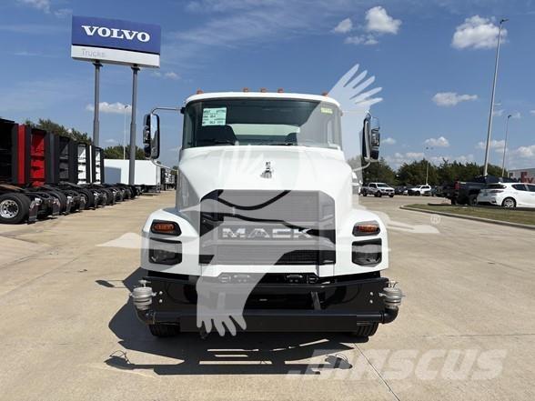 Mack MD7 Tovornjaki cisterne