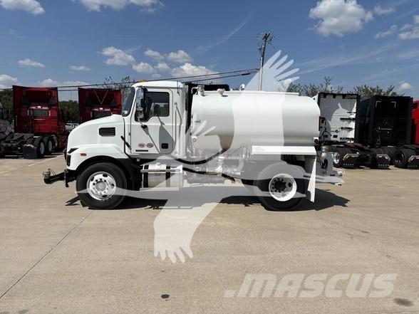 Mack MD7 Tovornjaki cisterne