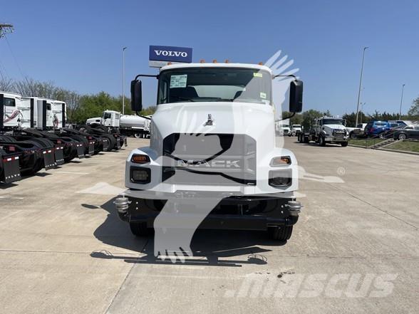 Mack MD7 Tovornjaki cisterne