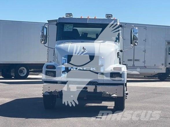 Mack MD7 Tovornjaki cisterne