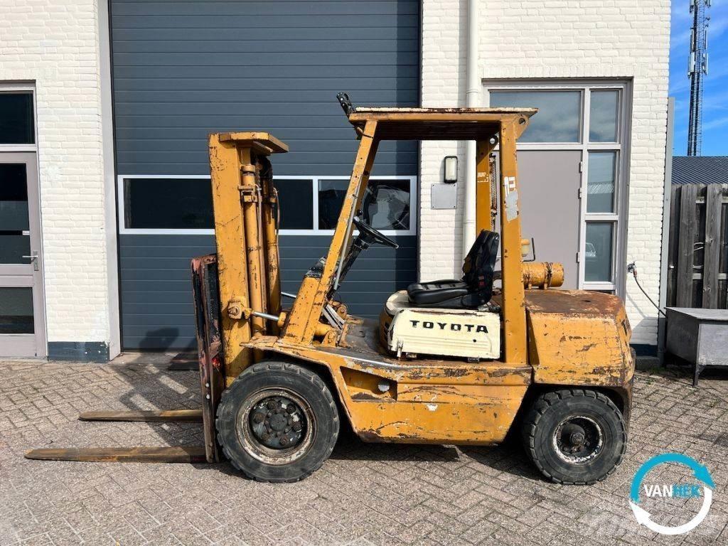 Toyota 3FD30 3FD30 Dizelski viličarji