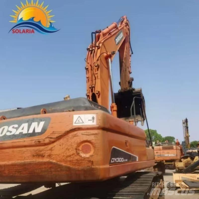 Doosan DX 300 Bagri goseničarji