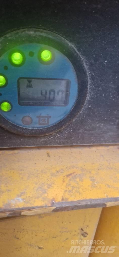 Haulotte Compact 8 Škarjaste dvižne ploščadi