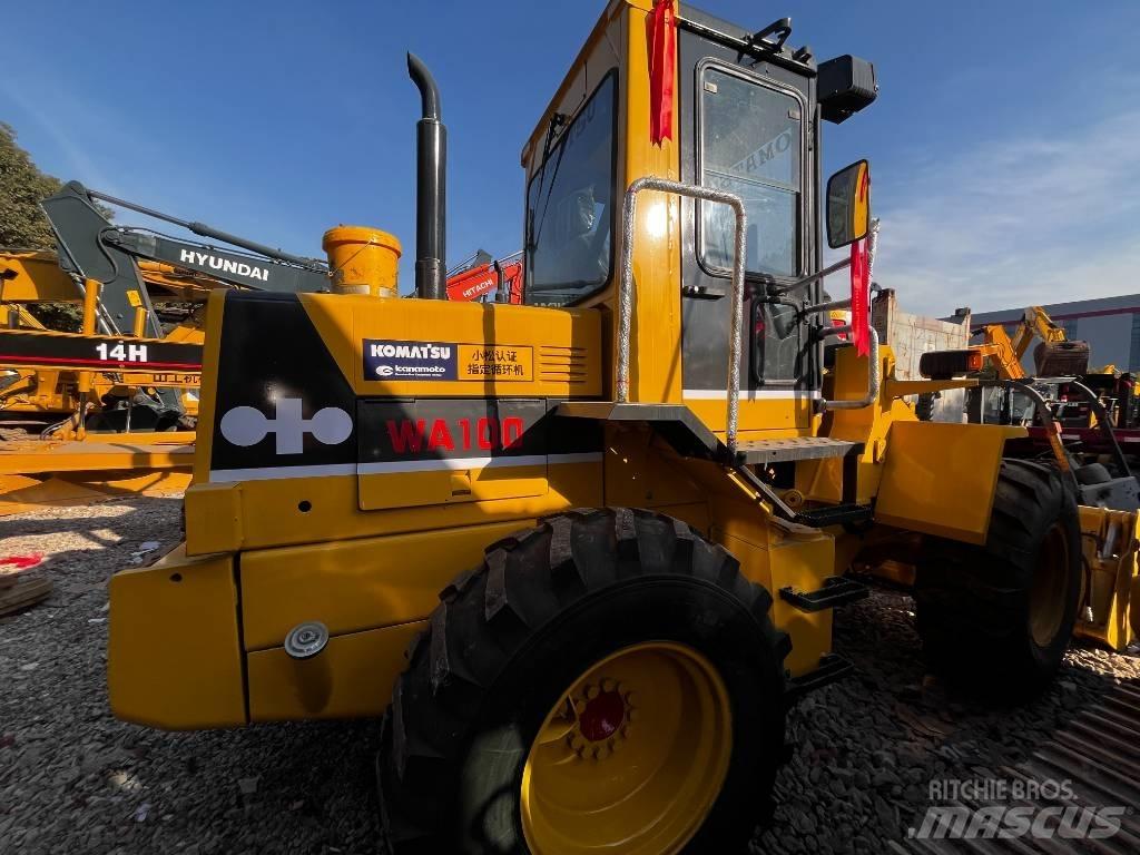 Komatsu WA100 Kolesni nakladalci