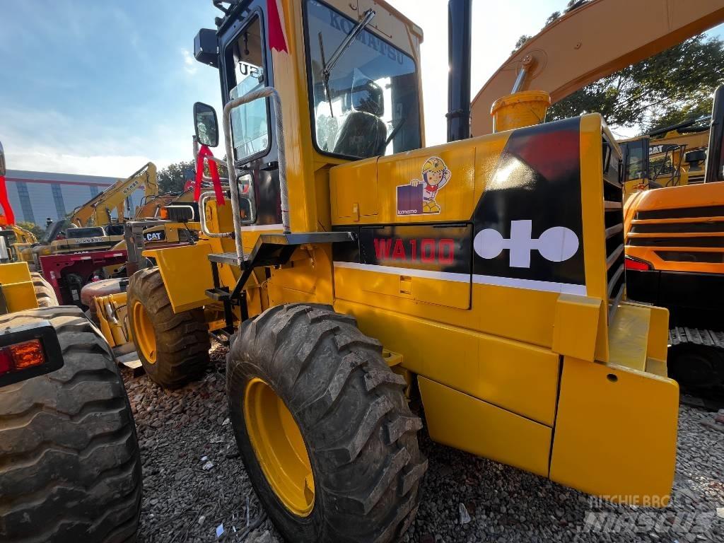 Komatsu WA100 Kolesni nakladalci