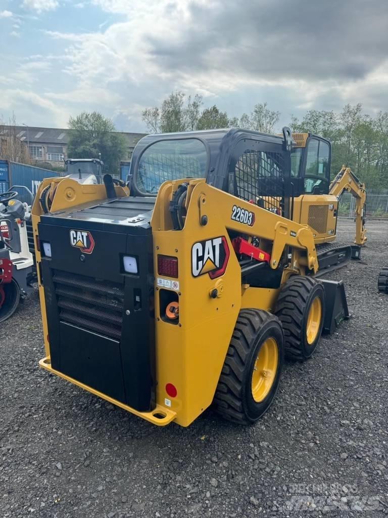 CAT 226D3 Skid steer mini nakladalci