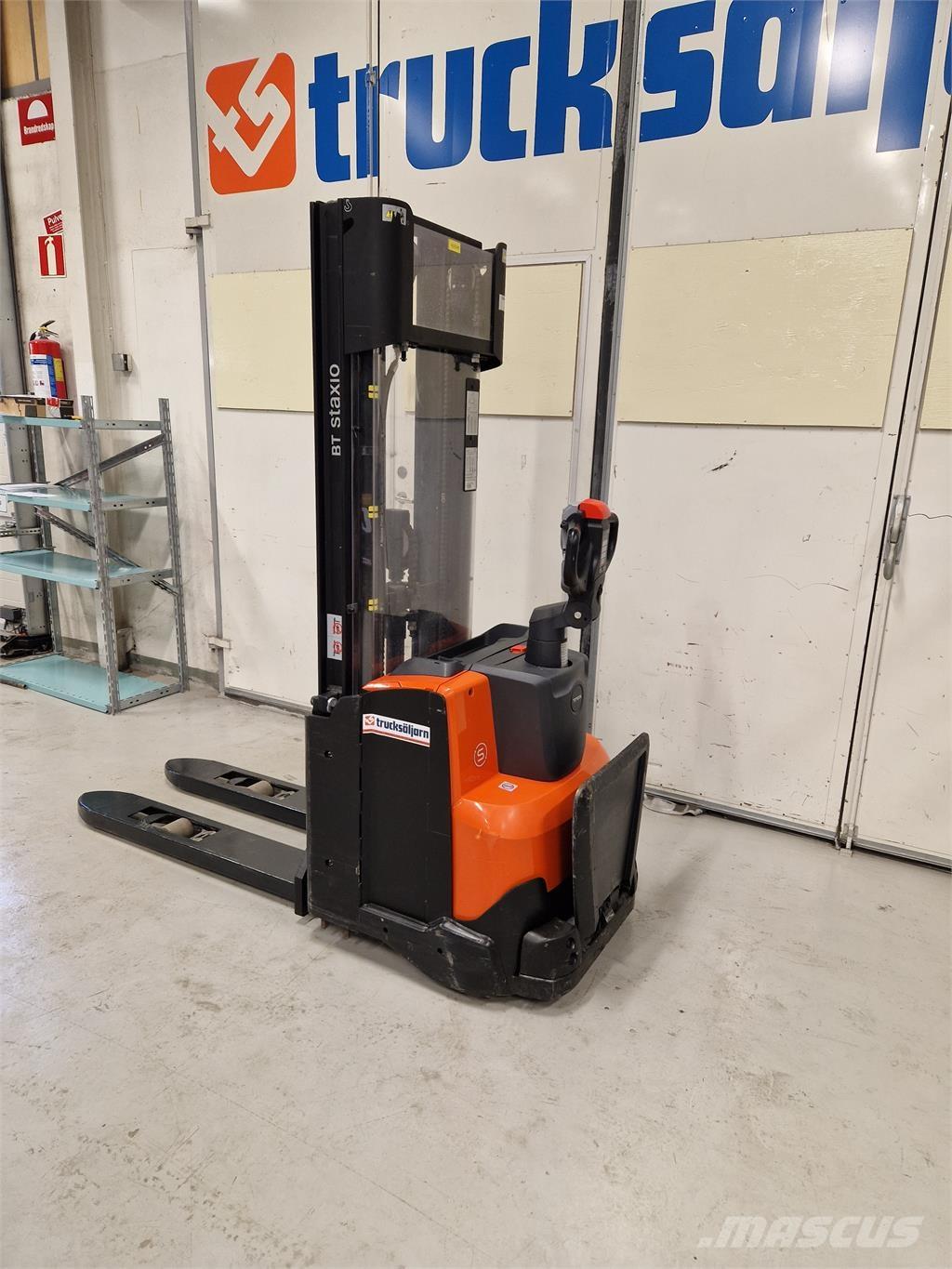 Toyota SWE120L Samopogonski ročni viličarji