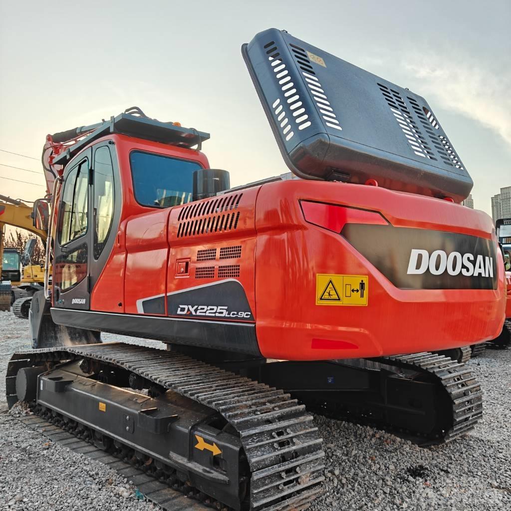 Doosan DX225LC-9C Bagri goseničarji