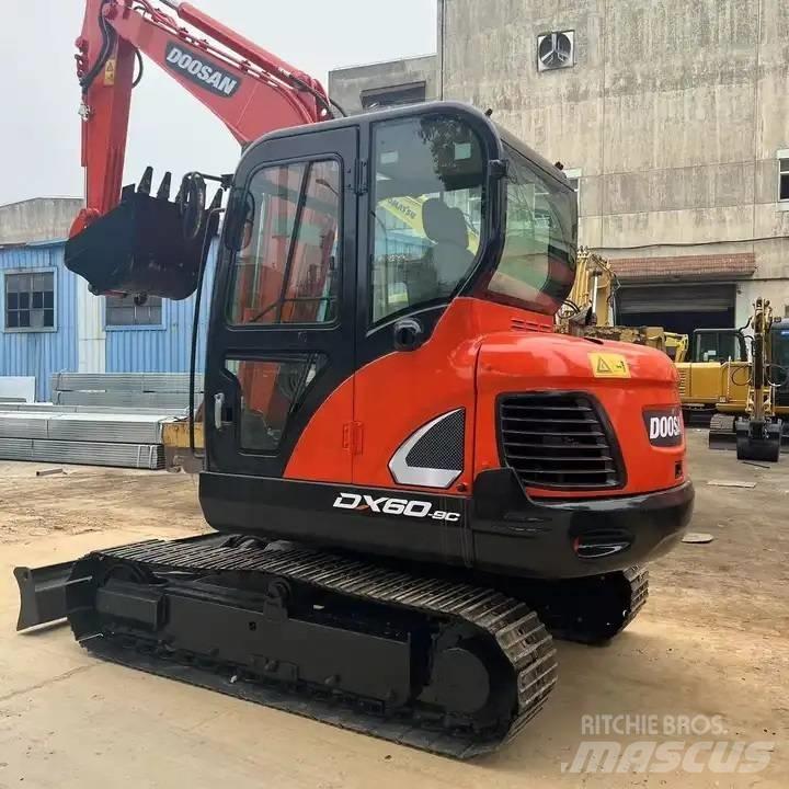 Doosan DX60 Bagri goseničarji