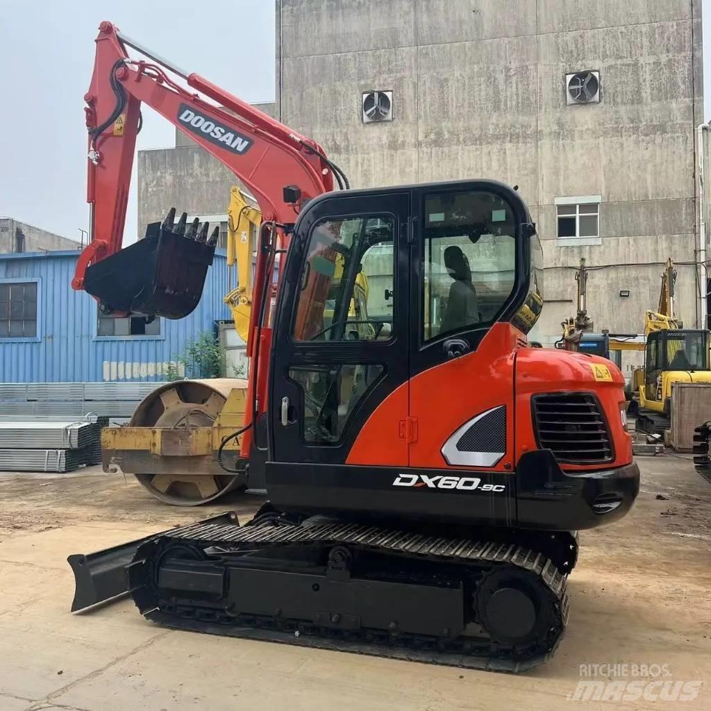 Doosan DX60 Bagri goseničarji