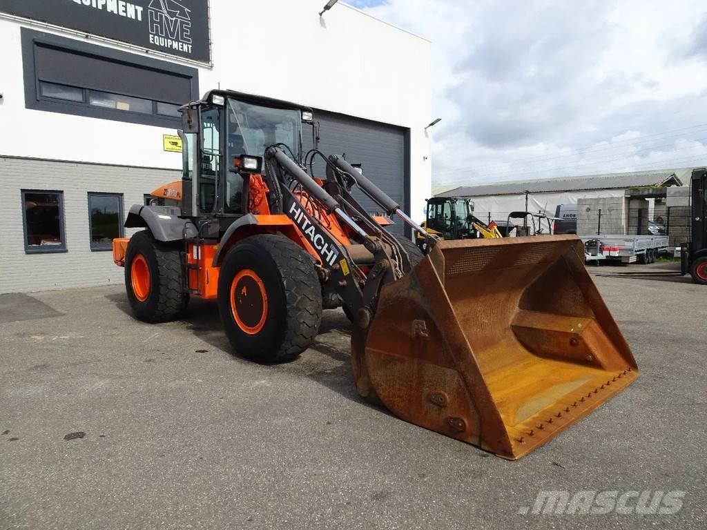 Hitachi ZW150 Kolesni nakladalci
