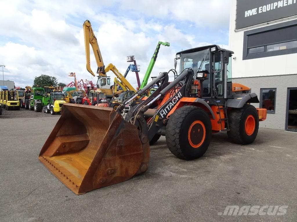 Hitachi ZW150 Kolesni nakladalci
