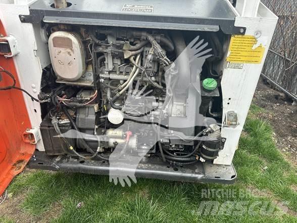 Bobcat S750 Skid steer mini nakladalci