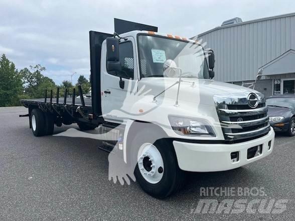 Hino 338 Tovornjaki s kesonom/platojem