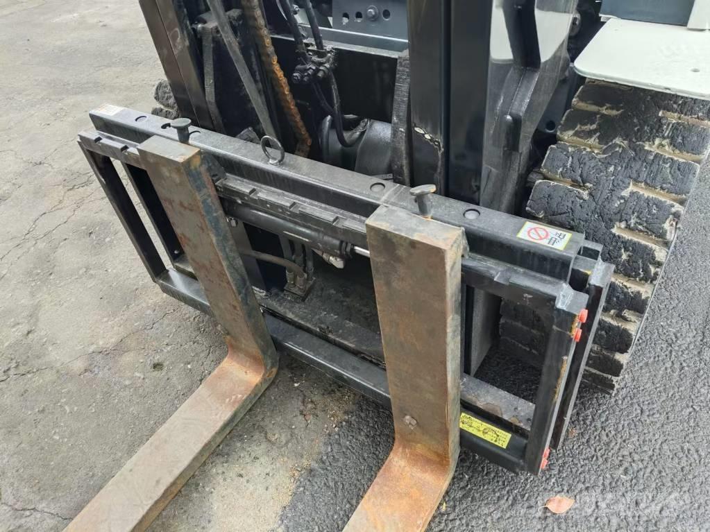 TCM 3t Dizelski viličarji