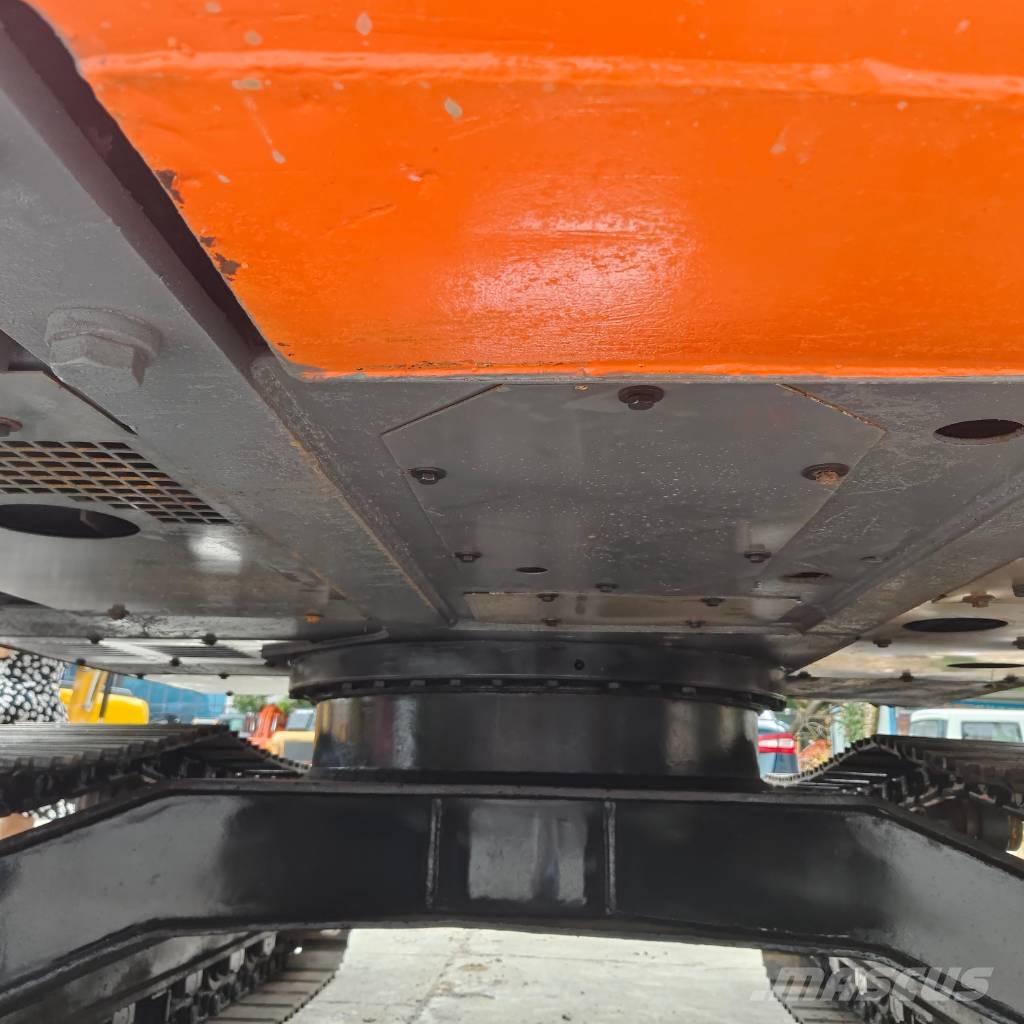 Hitachi ZX 120 Bagri goseničarji