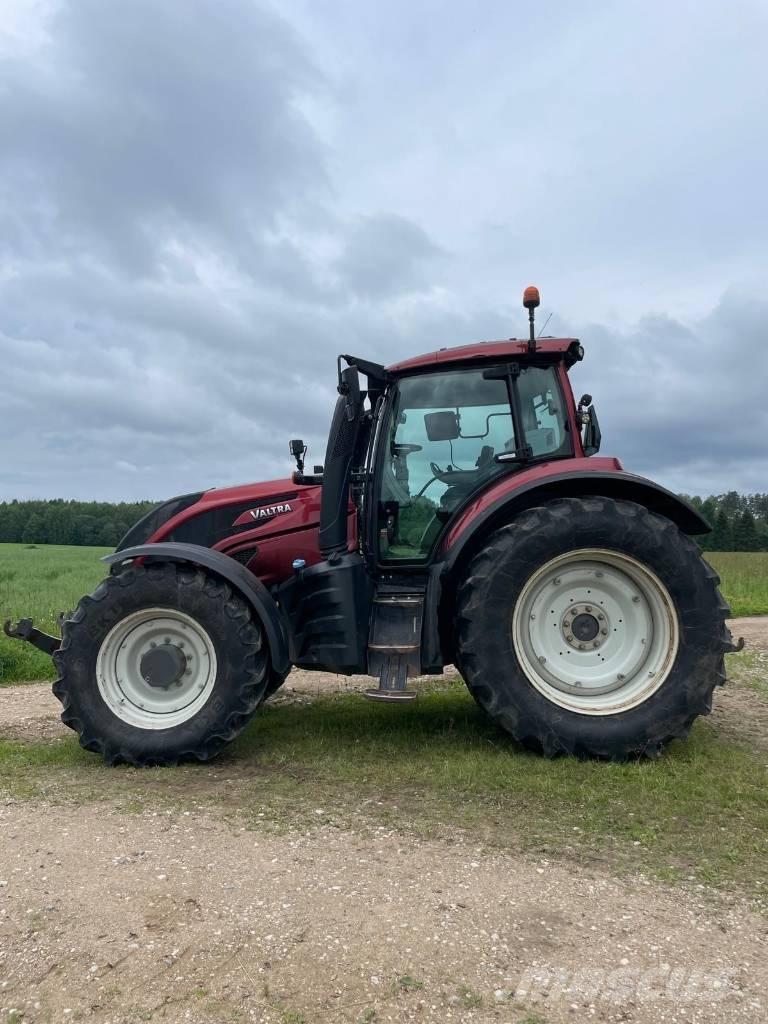 Valtra T 234 V Traktorji