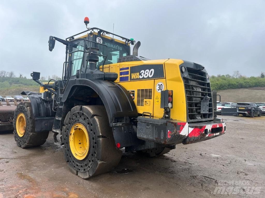 Komatsu WA380-8E0 Kolesni nakladalci
