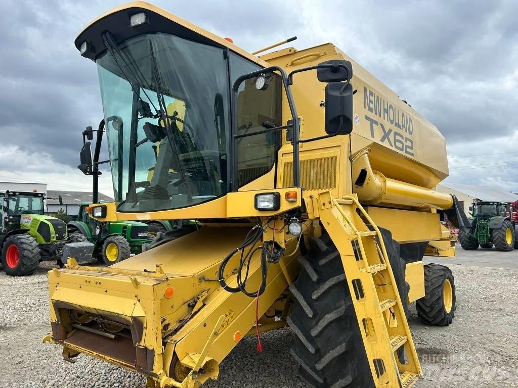 New Holland TX 62 Kombajni