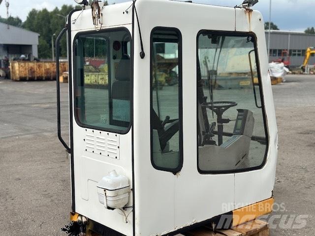 Liebherr A 924 B CAB Kabine in notranjost