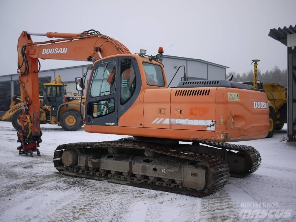Doosan DX 225 LC Bagri goseničarji