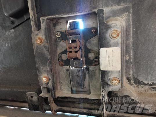 CAT TH337 mask Kabine in notranjost