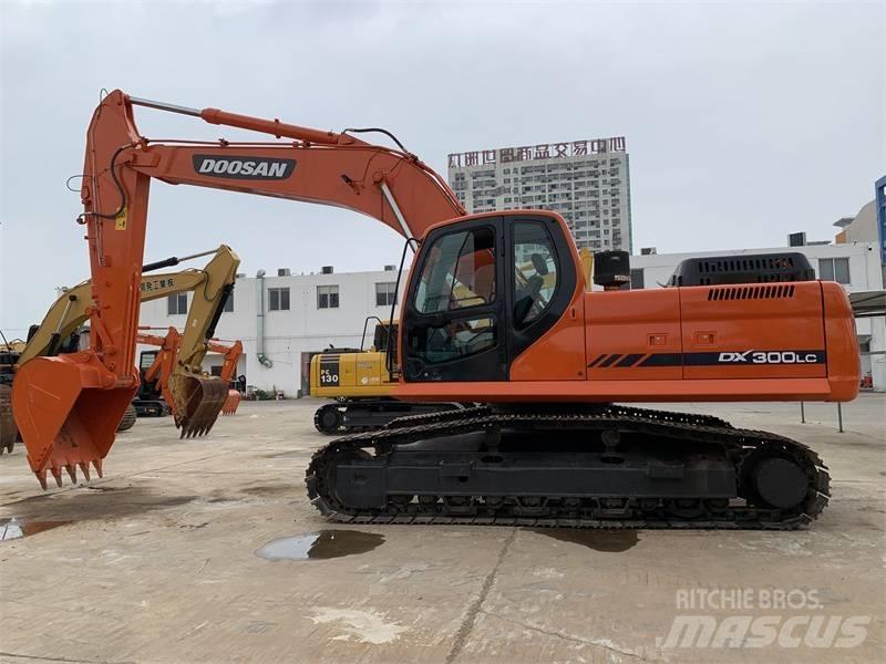 Doosan DX300 Bagri goseničarji