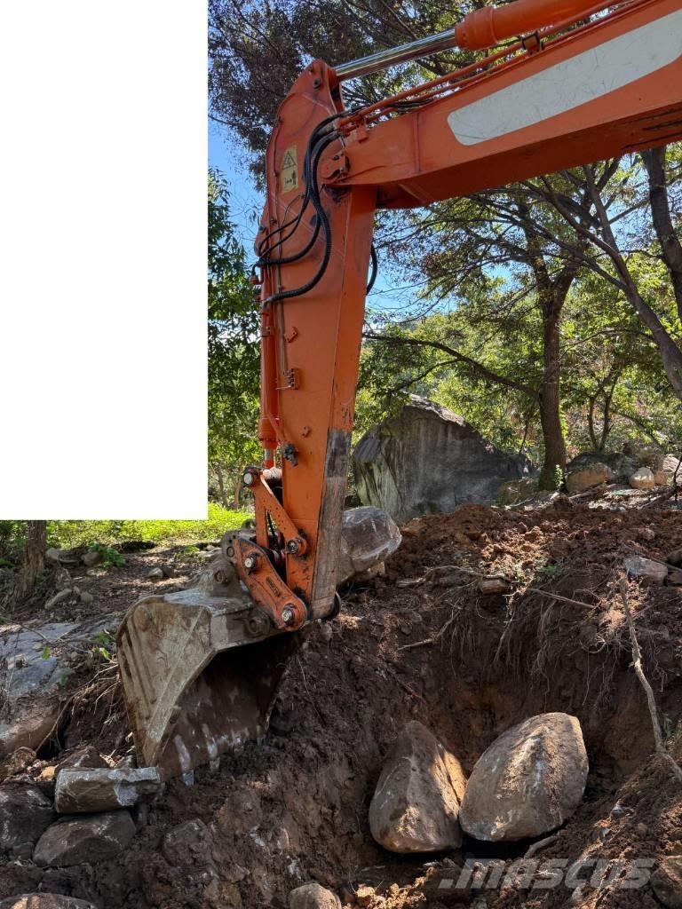 Doosan DX 220 LCA Bagri goseničarji